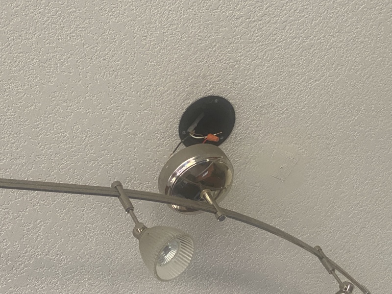 2022/05(May)/Colorado-House/800x600_2022-08-16-House-45-Kitchen-Light-ballast-replaced.JPG