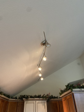 2022-08-16-House-39-Kitchen-Light-ballast-replaced.JPG