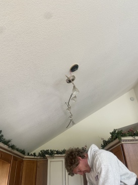 2022-08-16-House-40-Kitchen-Light-ballast-replaced.JPG