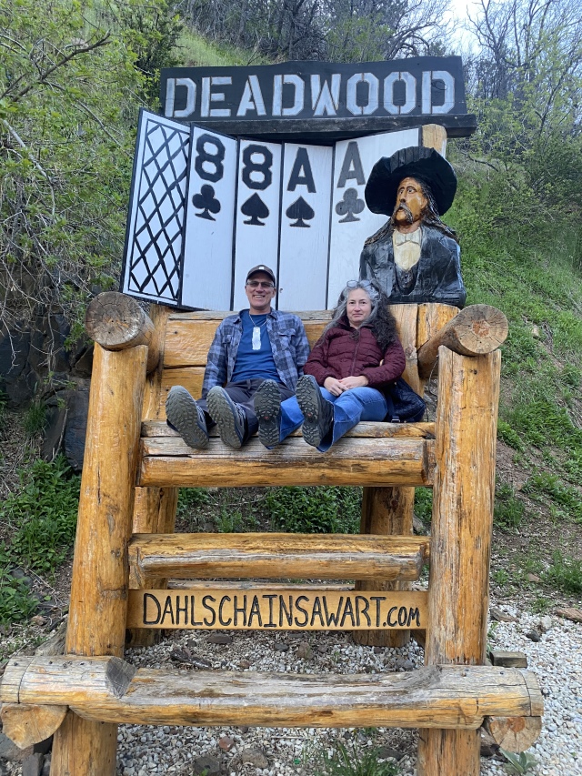 2022-05-18-Deadwood-SD-big-chair-01-Travis-Suzi.JPG