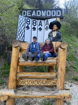 2022-05-18-Deadwood-SD-big-chair-02-Travis-Suzi.JPG