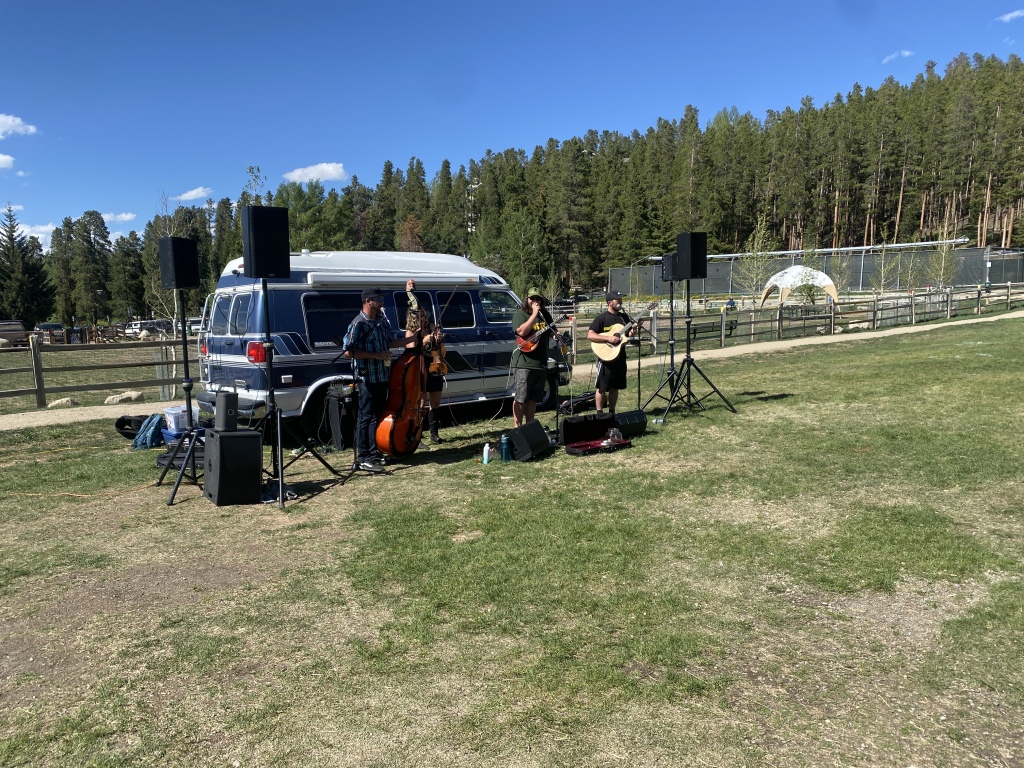 2022/06(June)/Colorado-Chance-Dax-Aditi-Chance/1024x768_2022-06-14-Colorado-03-Vale-Memorial-band.JPG