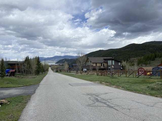 2022/06(June)/Colorado-Chance-Dax-Aditi-Chance/2022-05-31-Colorado-001-House.JPG