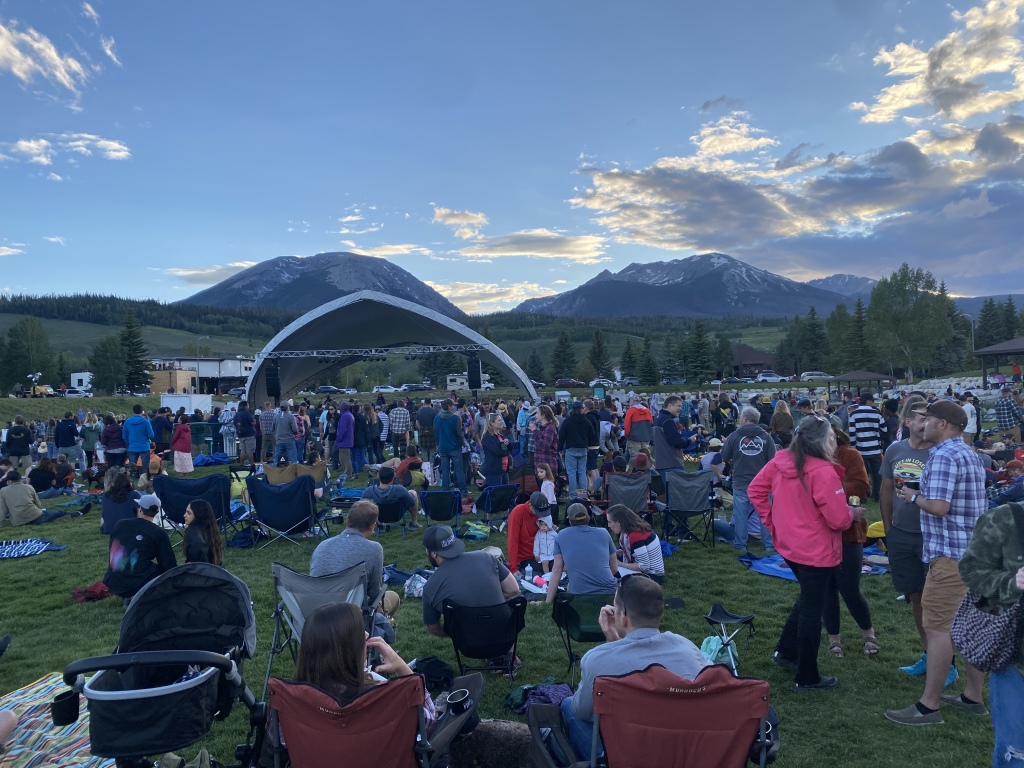 2022/06(June)/Colorado-Concerts/1024x768_2022-07-01-Rainbow-park-concert-5.JPG