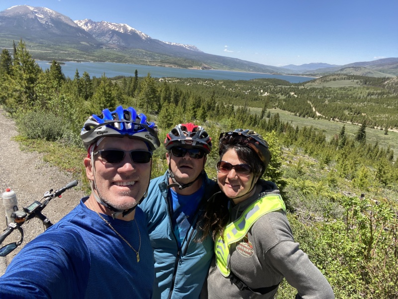 2022/06(June)/Colorado-Doug-Kiffin/800x600_2022-06-20-Colorado-Biking-06-Travis-Doug-Kiffin.JPG