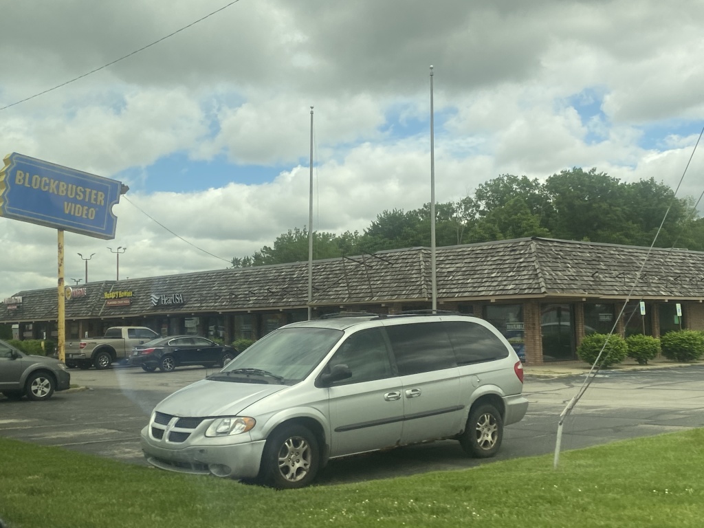 2022/06(June)/VA-SAVD-Saginaw-MI/2022-06-07-VA-SAVD-Saginaw-WI-01-Blockbuster-sign.JPG
