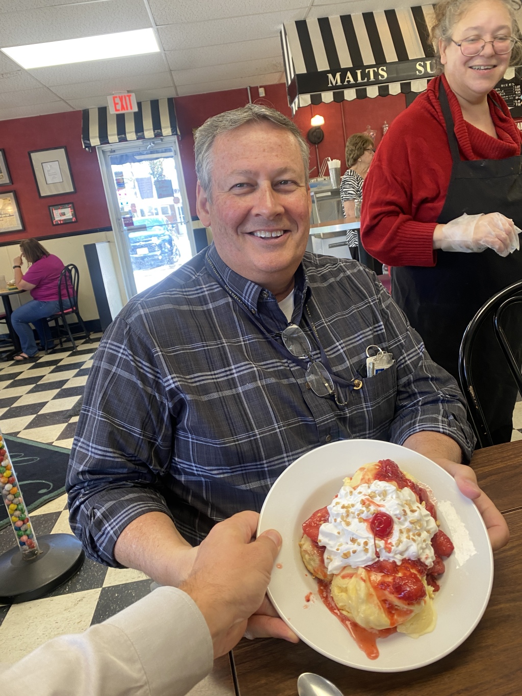 2022/06(June)/VA-SAVD-Saginaw-MI/1024x768_2022-06-09-VA-SAVD-Saginaw-WI-07-SteveRiffel-Strawberry-Shortcake.JPG