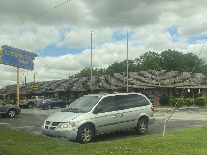2022/06(June)/VA-SAVD-Saginaw-MI/2022-06-07-VA-SAVD-Saginaw-WI-01-Blockbuster-sign.JPG