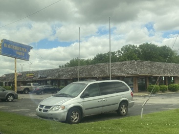 2022-06-07-VA-SAVD-Saginaw-WI-01-Blockbuster-sign.JPG