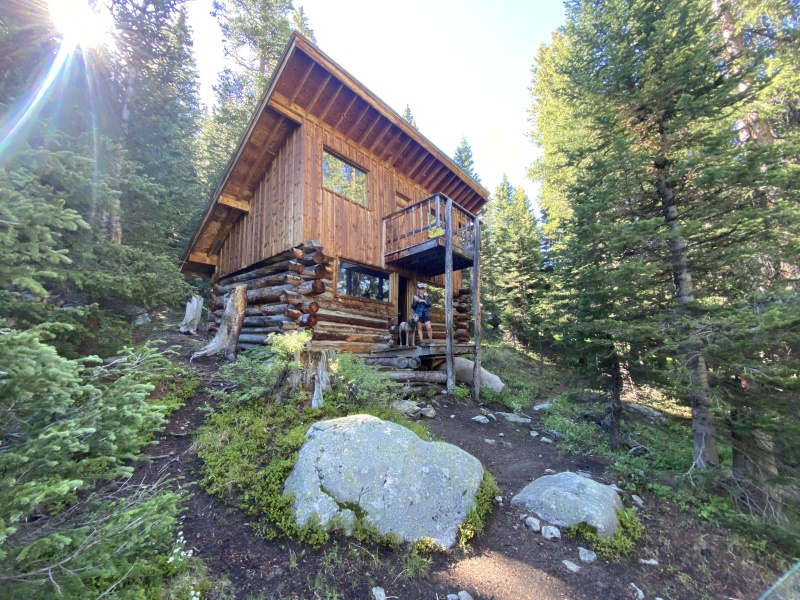 2022-07-02-Chihuahua-Gultch-Hike-17-Cabin-Angie.JPG