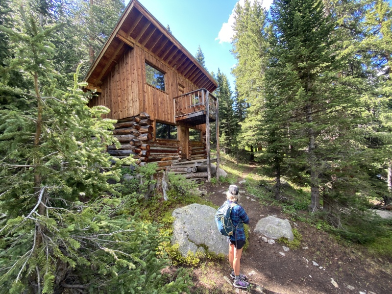 2022-07-02-Chihuahua-Gultch-Hike-28-Cabin-Angie.JPG
