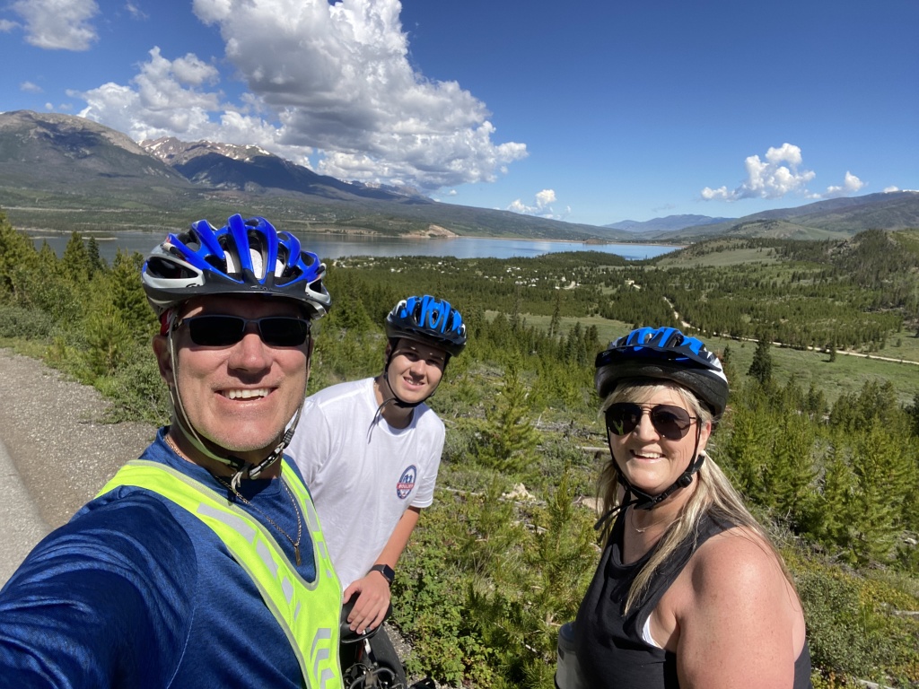2022/07(July)/Colorado-Jennifer-Knuttson/1024x768_2022-07-07-Colorado-JenniferKnuttson-Ben-Visit-16-biking-Travis.JPG