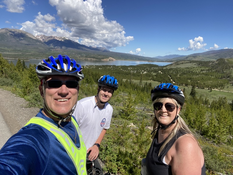 2022/07(July)/Colorado-Jennifer-Knuttson/800x600_2022-07-07-Colorado-JenniferKnuttson-Ben-Visit-16-biking-Travis.JPG