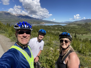 2022-07-07-Colorado-JenniferKnuttson-Ben-Visit-16-biking-Travis.JPG