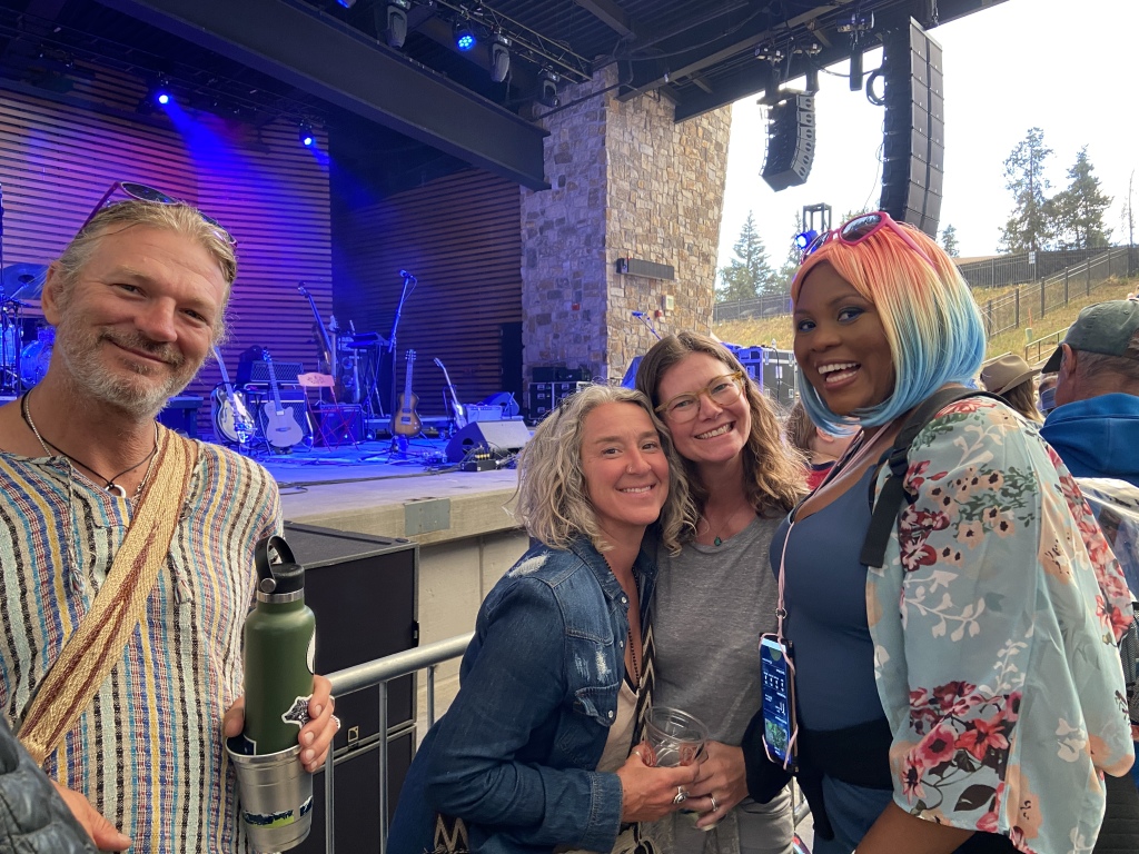 2022/07(July)/Colorado-Mark-Diane/1024x768_2022-07-22-Colorado-Mark-Diane-Visit-Oconnor-Brothers-Concert-25-Justin-Angie.JPG