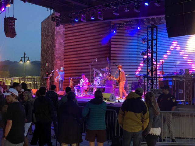 2022/07(July)/Colorado-Mark-Diane/640x480_2022-07-22-Colorado-Mark-Diane-Visit-Oconnor-Brothers-Concert-29.JPG