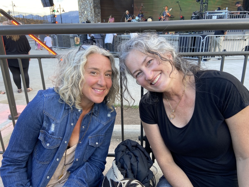 2022/07(July)/Colorado-Mark-Diane/800x600_2022-07-22-Colorado-Mark-Diane-Visit-Oconnor-Brothers-Concert-16-Angie-Suzi.JPG