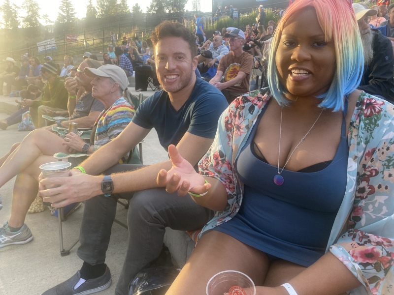 2022/07(July)/Colorado-Mark-Diane/800x600_2022-07-22-Colorado-Mark-Diane-Visit-Oconnor-Brothers-Concert-17.JPG