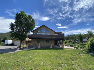 2022-07-10-Colorado-house-flowers-01.JPG