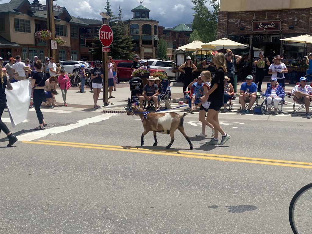 2022/07(July)/Colorado-Mike-Graciela/1024x768_2022-07-04-Colorado-79-Frisco-Parade.JPG