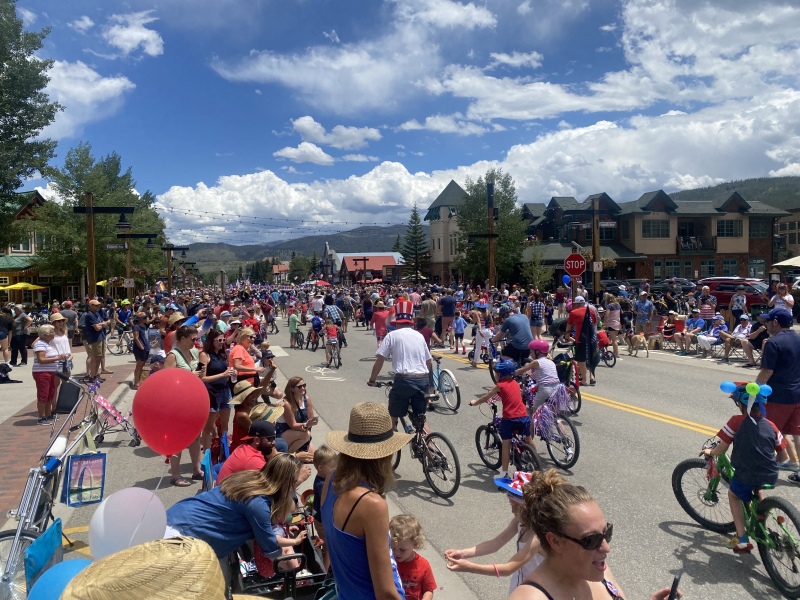 2022/07(July)/Colorado-Mike-Graciela/800x600_2022-07-04-Colorado-78-Frisco-Parade.JPG