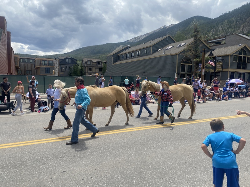 2022/07(July)/Colorado-Mike-Graciela/800x600_2022-07-04-Colorado-81-Frisco-Parade.JPG