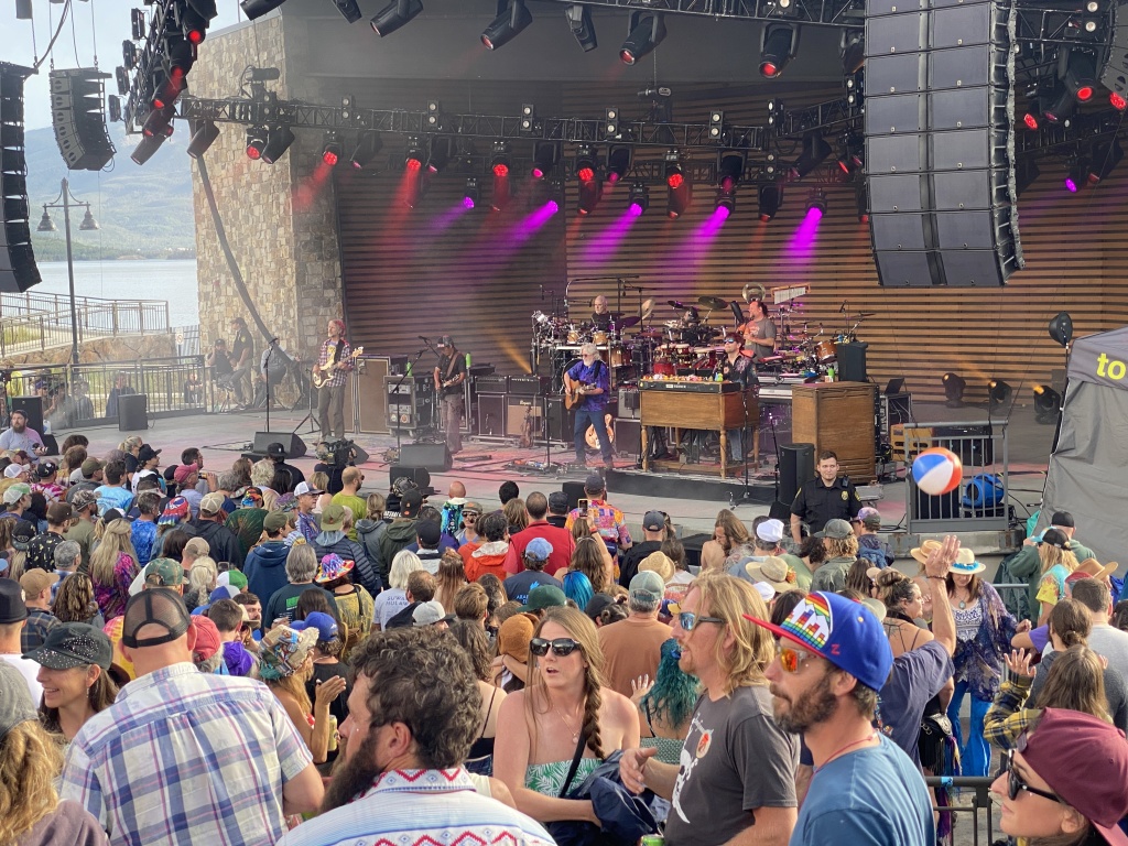 2022/07(July)/Misc/1024x768_2022-07-13-Colorado-03-Dillon-Amphitheater.JPG