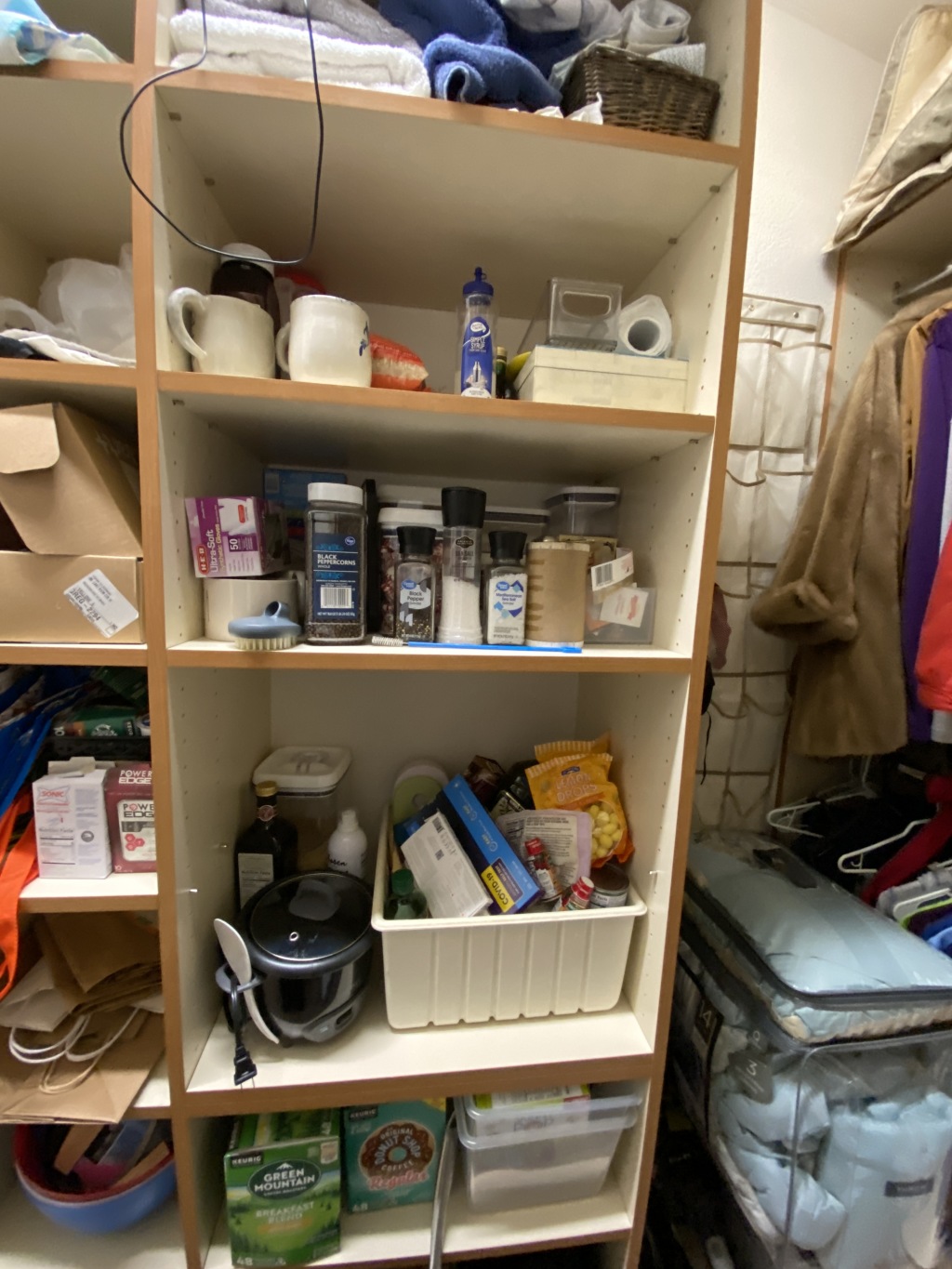 2022/08(August)/Colorado-House-Pics-Before-Renters/1024x768_2022-09-08-House-Pic-before-renters-30-MasterCloset.JPG