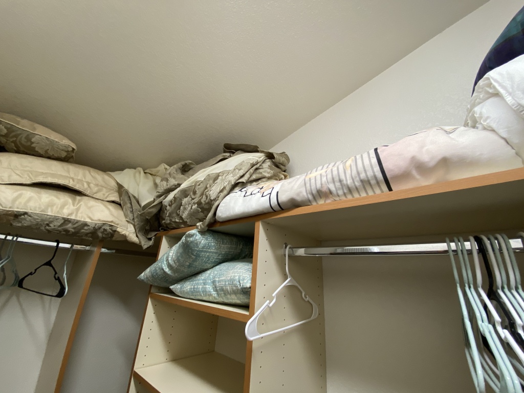 2022-09-08-House-Pic-before-renters-33-MasterCloset.JPG