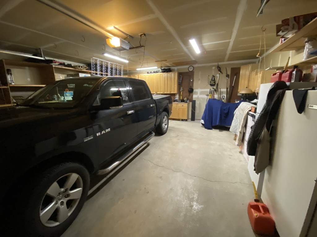 2022/08(August)/Colorado-House-Pics-Before-Renters/1024x768_2022-09-08-House-Pic-before-renters-64-Garage.JPG