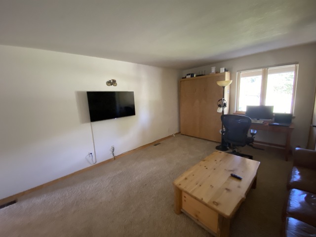 2022-08-31-House-Pic-before-renters-20-Downstairs-LivingRoom.JPG