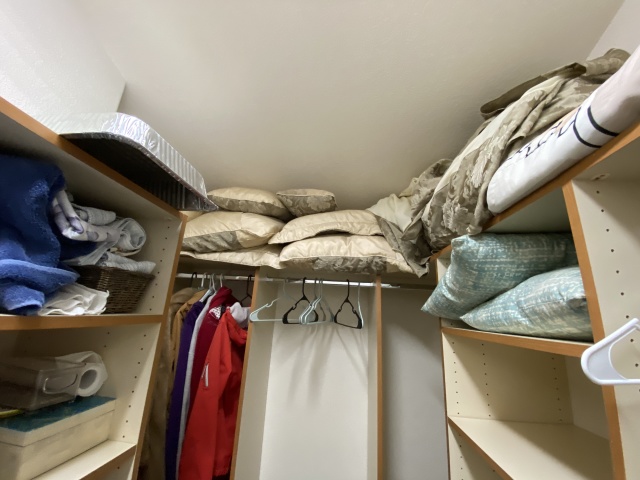 2022-09-08-House-Pic-before-renters-32-MasterCloset.JPG