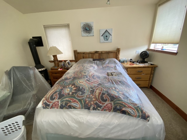2022-09-08-House-Pic-before-renters-40-Master.JPG