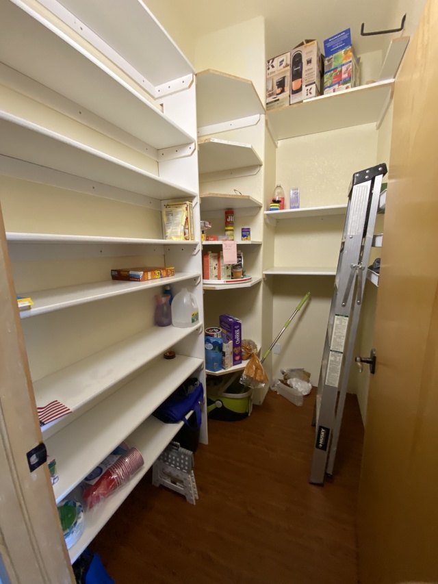 2022-09-08-House-Pic-before-renters-62-pantry.JPG