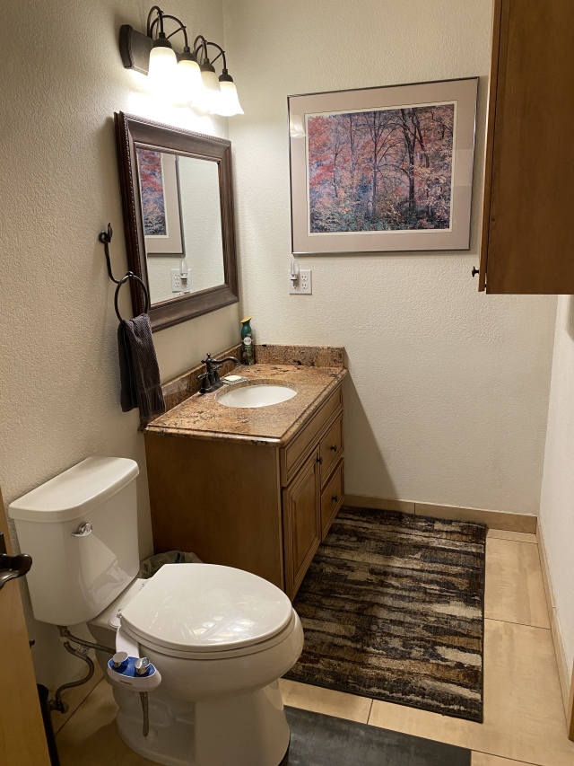 2022-09-08-House-Pic-before-renters-63-upstairs-bathroom.JPG