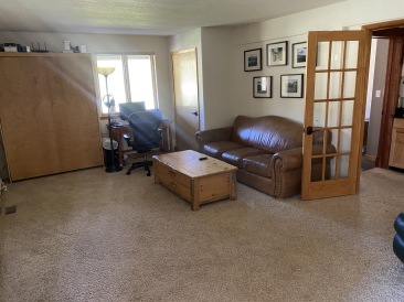 2022-08-31-House-Pic-before-renters-17-Downstairs-LivingRoom.JPG