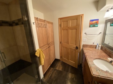 2022-08-31-House-Pic-before-renters-23-Downstairs-Bathroom.JPG