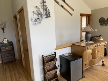 2022-09-08-House-Pic-before-renters-61-LivingRoom.JPG
