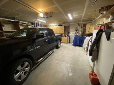 2022-09-08-House-Pic-before-renters-64-Garage.JPG