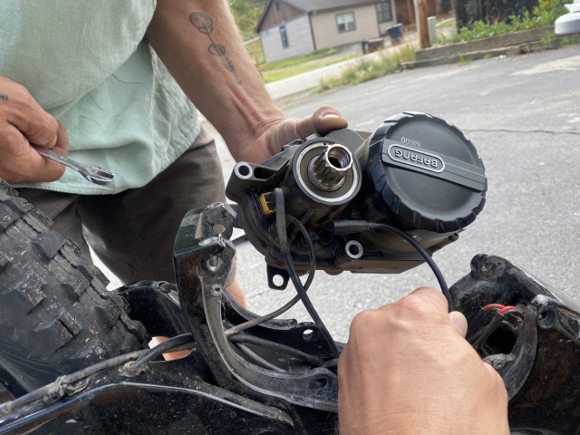 2022/08(August)/Justin-Bike-Repair/640x480_2022-08-17-Justin-Bike-Repair-01.JPG