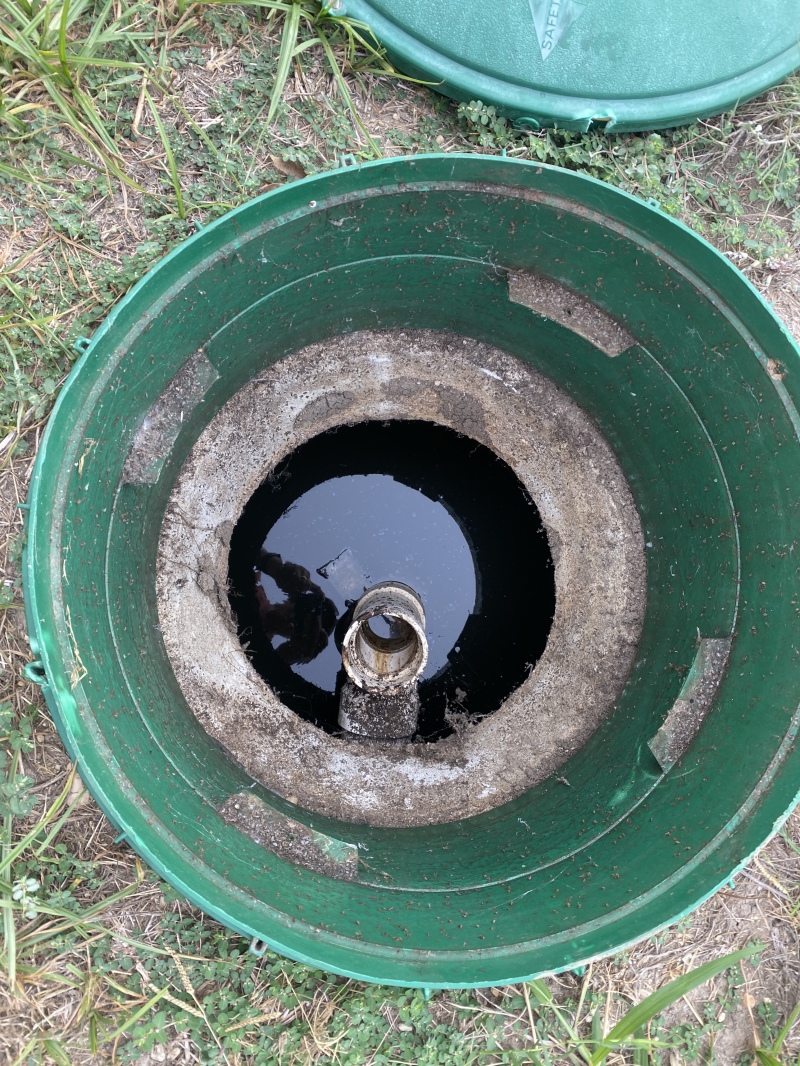 2022/09(September)/Broken-Sewer-Line/2022-09-17-Hutto-Broken-Sewer-line-01.JPG