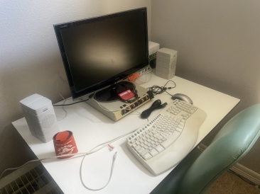2022-09-20-08-Stans-computer-with-Xmas-Card.JPG