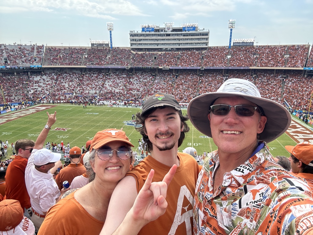 2022-10-08-UT-Longhorn-Football-OU-49to0-14-Suzi-Dax-Travis.JPG