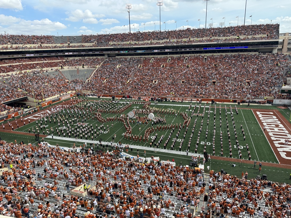 2022/09(September)/UT-Longhorn-Football/1024x768_2022-10-15-UT-Longhorn-Football-65.JPG