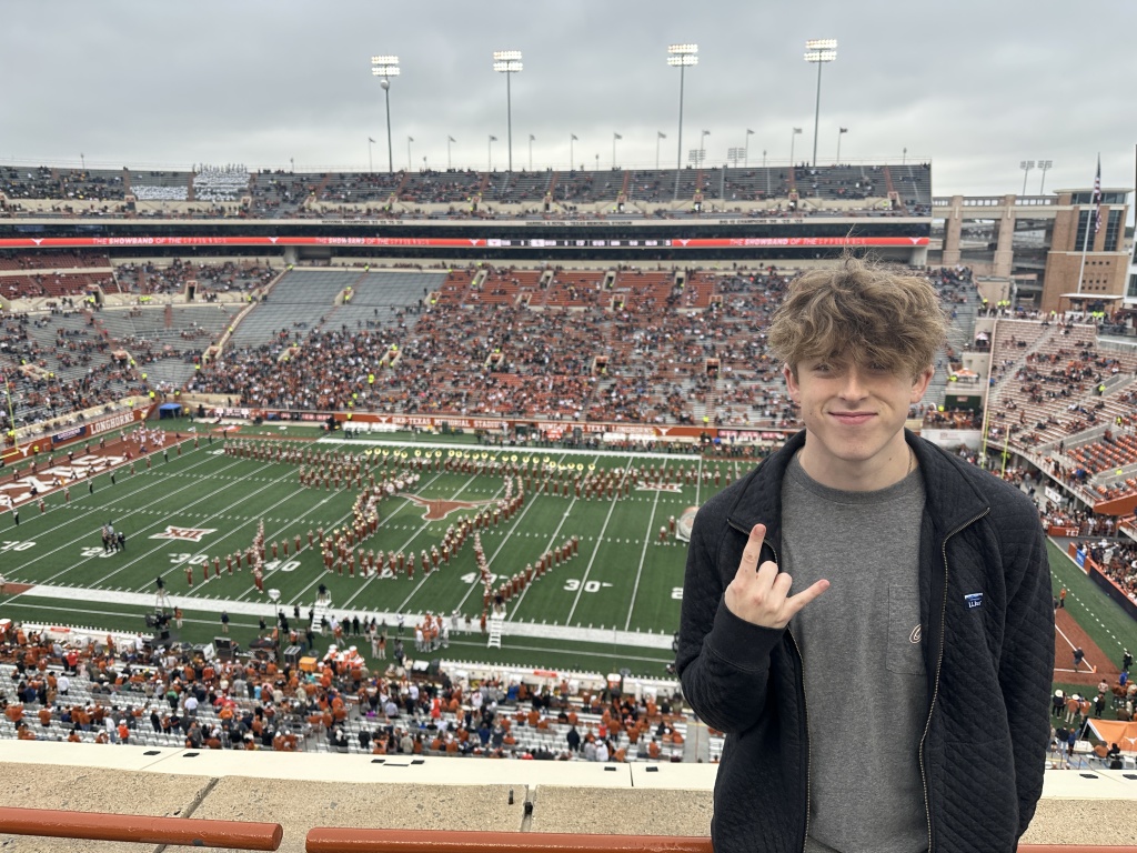 2022/09(September)/UT-Longhorn-Football/1024x768_2022-11-25-UT-Longhorn-Football-89-Ian.JPG
