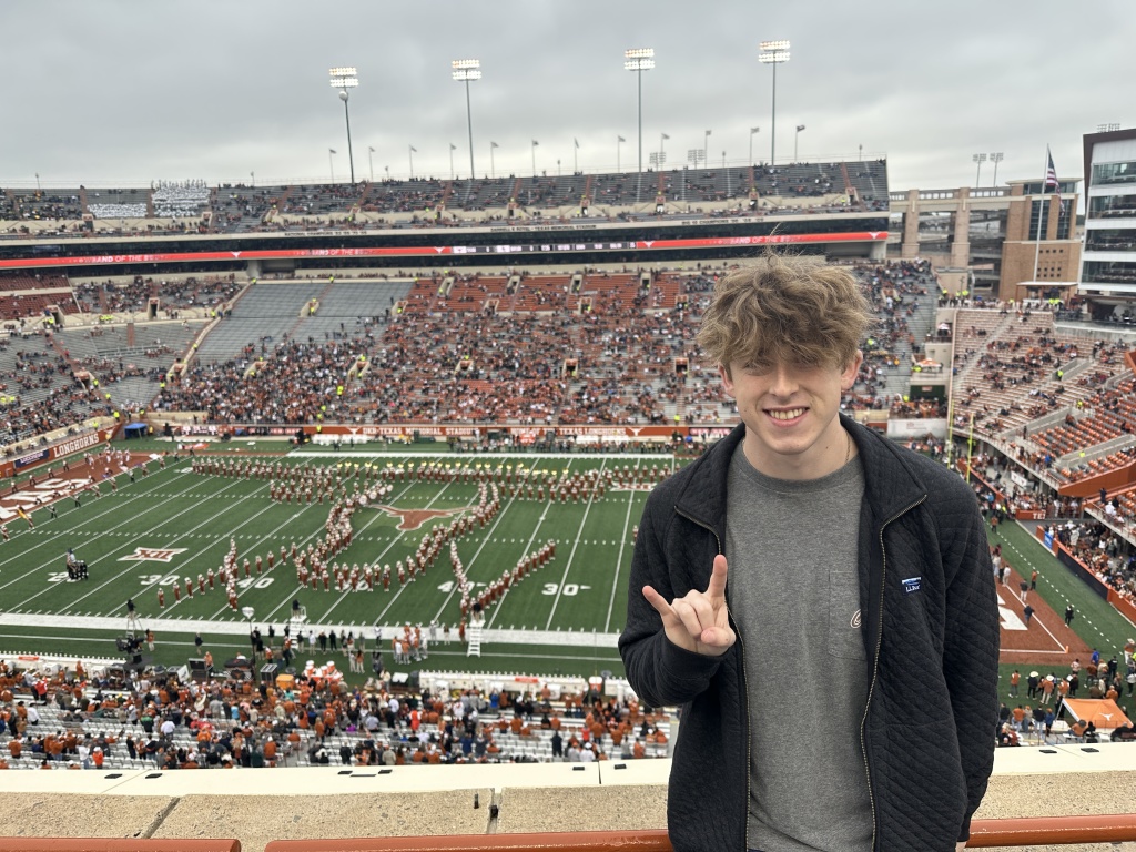 2022/09(September)/UT-Longhorn-Football/1024x768_2022-11-25-UT-Longhorn-Football-90-Ian.JPG