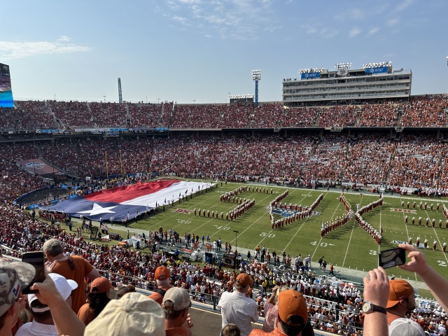 2022-10-08-UT-Longhorn-Football-OU-49to0-06.JPG