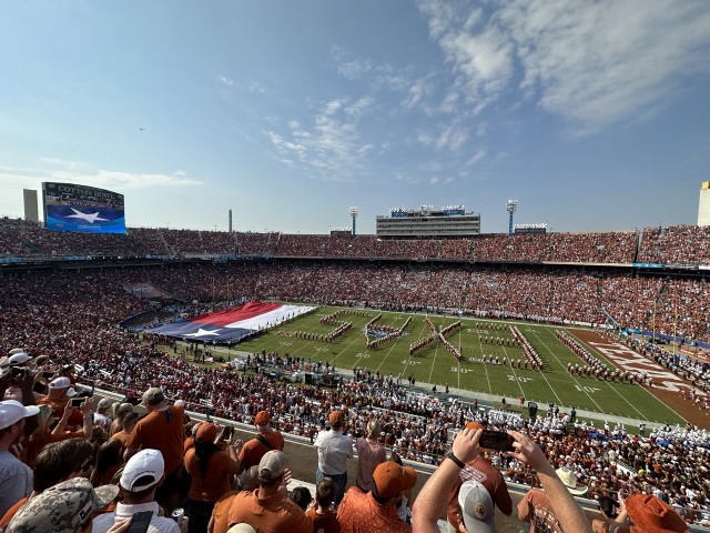 2022-10-08-UT-Longhorn-Football-OU-49to0-07.JPG