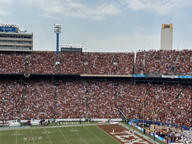 2022-10-08-UT-Longhorn-Football-OU-49to0-10.JPG