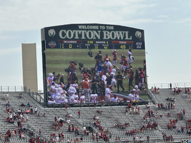 2022-10-08-UT-Longhorn-Football-OU-49to0-16.JPG